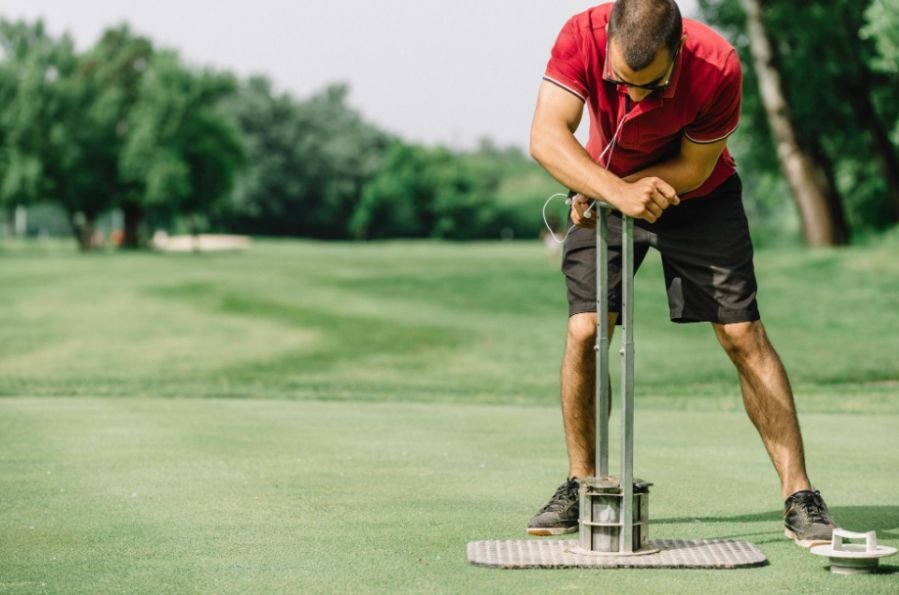 Seven Steps for Raking a Bunker Correctly