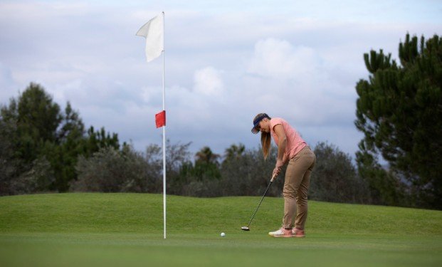 How to Play Golf in Windy Conditions: 9 Smart Wind Tips